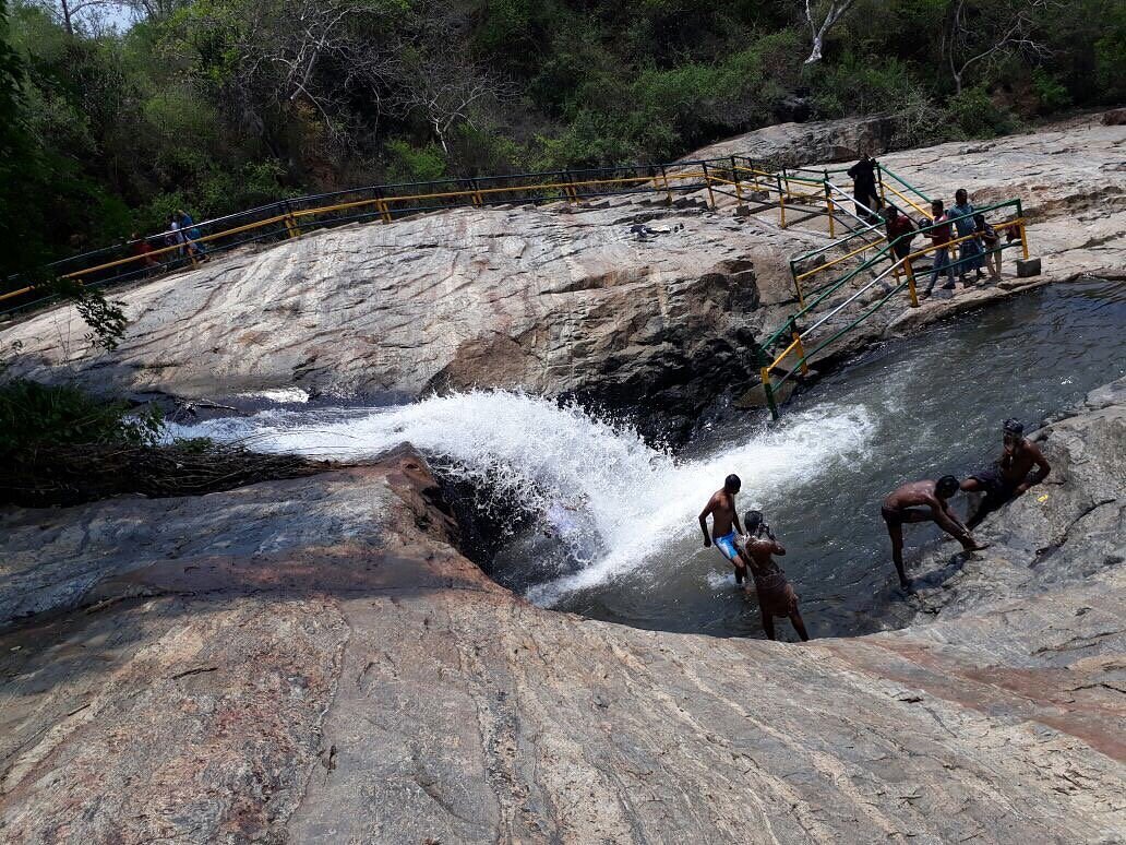 Kumbakkarai Falls Pravin Travels